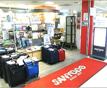 立川店 入口